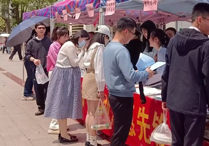 beat365平台唯一官网工会党支部、财务处党支部联合开展“弘扬雷锋精神，争做志愿先锋” 主题党日活动