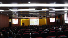 校党委副书记、纪委书记杨连招给党员干部上“两学一做”学习教育专题党课