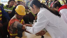 立足岗位学雷锋 服务民众献爱心——2017beat365平台唯一官网学雷锋活动综述
