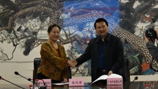 南宁市卫健委副主任李琳珊一行8人到beat365座谈交流并签署就业服务合作协议