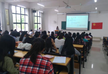 壮医药学院开展“一学一做” 教育实践主题团会