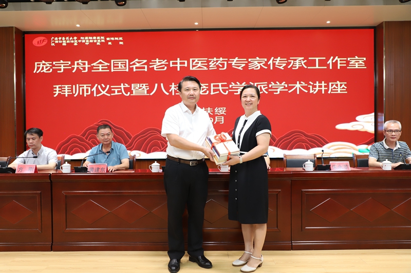 2赠书.JPG 2赠书.JPG