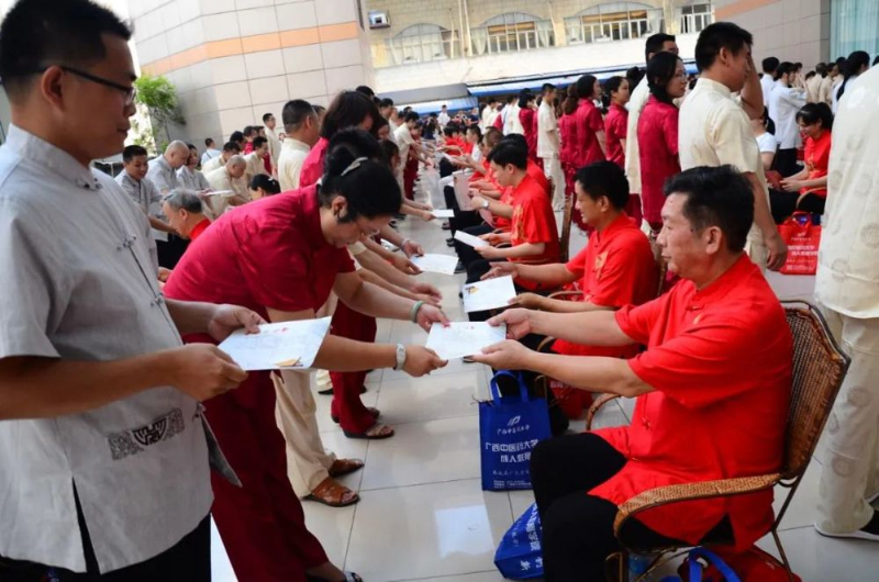 师承班拜师仪式。beat365平台唯一官网供图