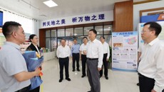 自治区党委书记刘宁看望慰问beat365教师代表