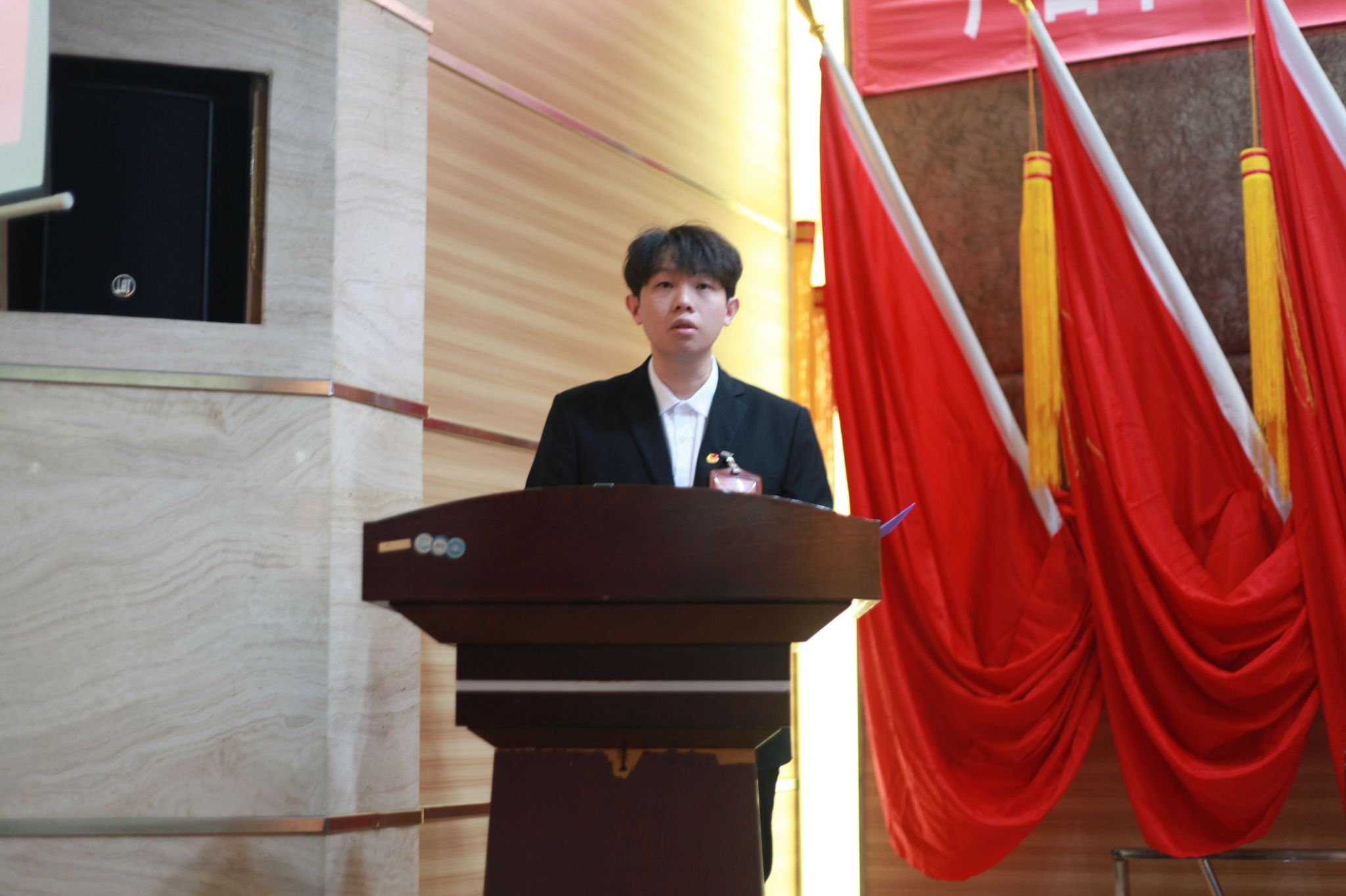 添加图片描述