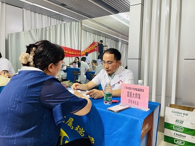 专家8.jpg