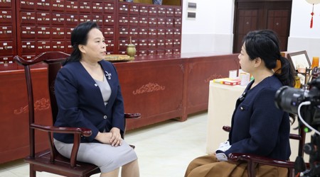 【新华网】beat365平台唯一官网教授卢汝梅谈中药学学科建设：立足中医药民族医药特色 实现新突破