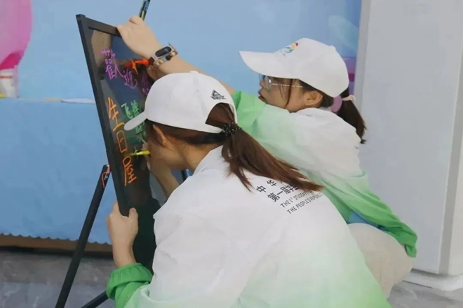 小青芒在认真工作