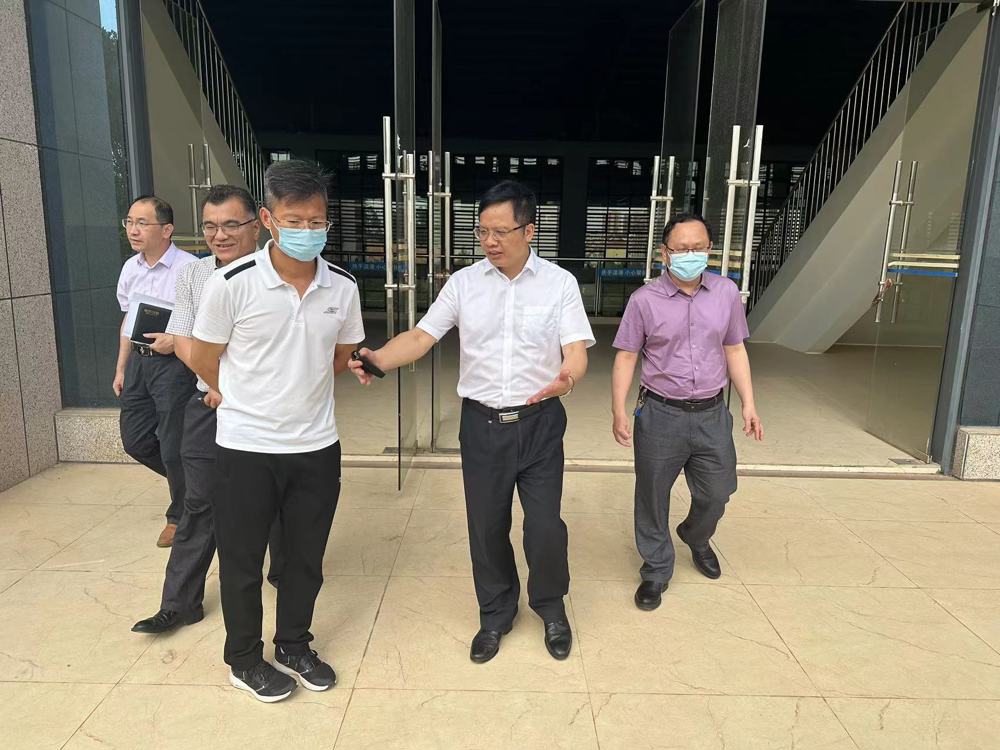 何刚亮实地走访