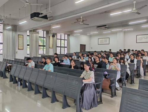 beat365平台唯一官网召开自治区第十四届学生运动会游泳比赛志愿者动员大会